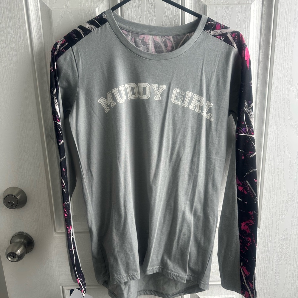 Long sleeve Muddy girl top with pink camo sleeves